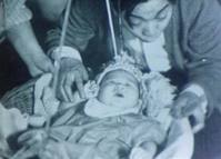 僅三個月大的李小龍就被父親抱上銀幕