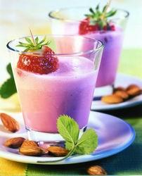 草莓杏仁奶昔 草莓杏仁奶昔