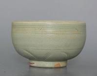 明龍泉窯青釉刻花弦紋敦式碗