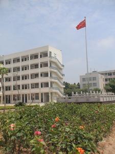 三民中學校園一角