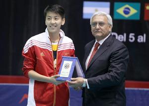 張曉雅獲最佳副攻獎