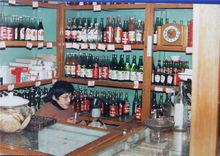 這是1989年駱潤法開小店的鏡頭