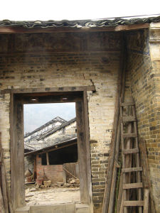 圖為岑氏古建築群中的土司府外牆門，已有近六百年的歷史