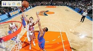 在網隊效力的內德·科斯蒂奇（白）