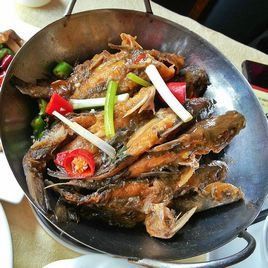 辣椒炒黃骨魚 辣椒炒黃骨魚