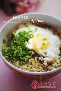 紅油煎蛋蓋面 紅油煎蛋蓋面