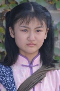 陸子藝飾小章若芸