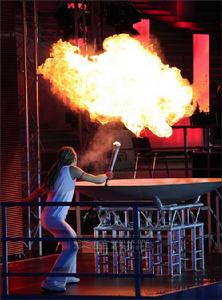 運動員代表點燃第8屆“世界同性戀運動會”主火炬