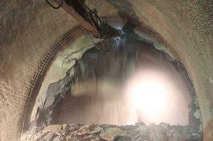 膨脹性軟岩 膨脹性軟岩