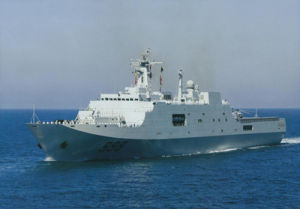 崑崙山號船塢登入艦