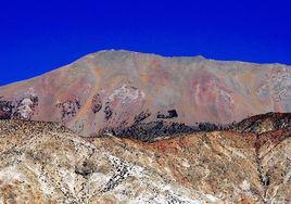 多拉神山 多拉神山