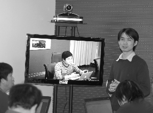 金山CEO傅盛(微博)通過視頻會議的方式對出席的三十多家媒體介紹情況
