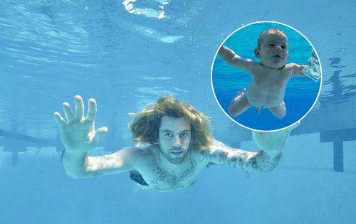 封面嬰兒時隔25年重現經典