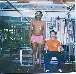 1990年台灣精武體育會黃連順會長打敗來台挑戰印度博擊家─沙路（身高192厘米）