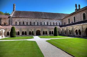 豐特萊的西斯特爾教團修道院 豐特萊的西斯特爾教團修道院