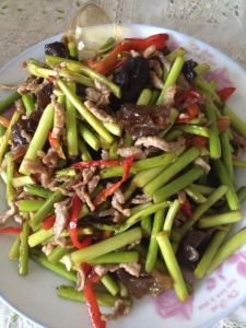 蒜台肉絲 蒜台肉絲