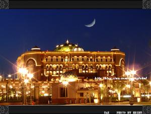 夜幕下的酋長國宮酒店