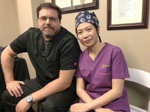 （圖）李梅博士參加2017奧蘭多植髮手術研討會（OLSW）