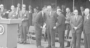 總統林登·詹森在大學的奠基儀式