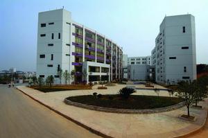 鹹寧職業技術學院