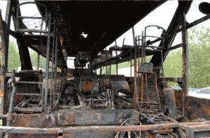 事故客車內已經燒得面目全非