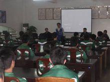 台山培英中學師生冒雨參觀台山市戒毒所