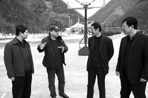 今年3月4日，一審判決生效後，李彥以西安公路研究院副院長身份到秦嶺正南山公路隧道陪同參觀考察。左三為李彥。