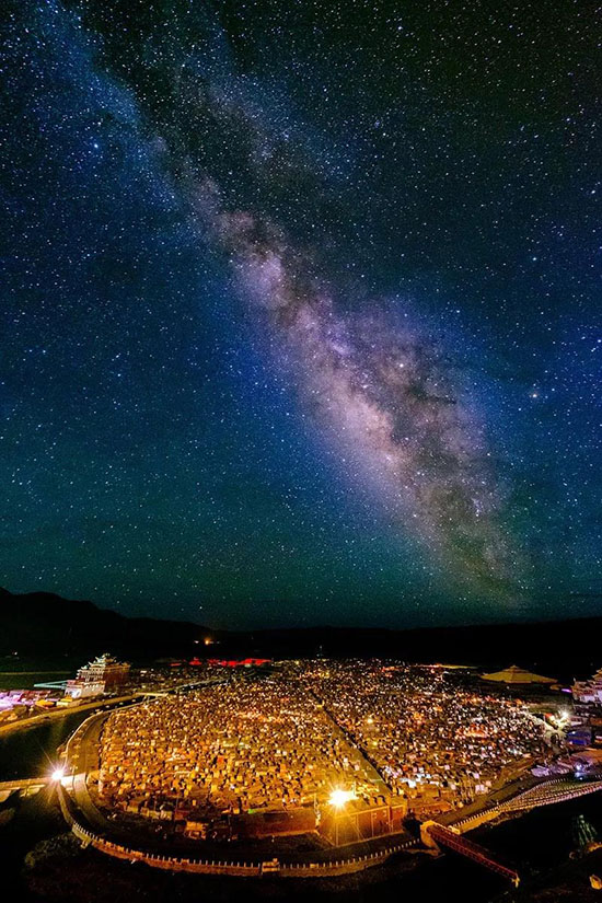 不去色達,就去亞青!它才是川西最後的紅色佛國!