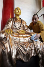 倓虛大師鎏金銅像