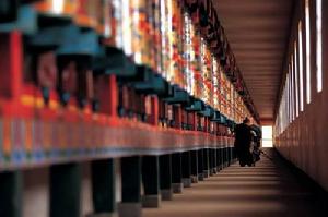 郎依寺轉經輪長廊