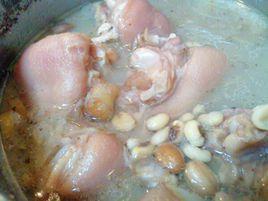 眉豆煲豬手湯 眉豆煲豬手湯