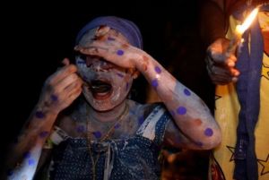 加彭,一個年輕孕婦在薩滿法師減毒下服食伊博格鹼