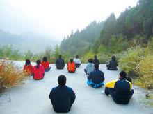 秦銘遠帶著學員在修煉