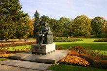 華沙的帕德雷夫斯基雕像