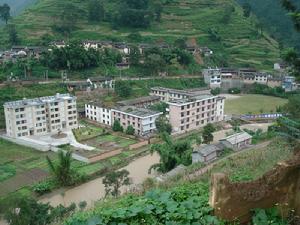 （圖）鄉中學全貌