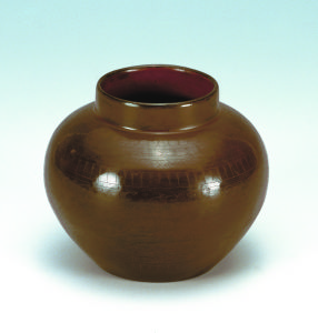 西漢針刻雲紋漆罐 西漢針刻雲紋漆罐