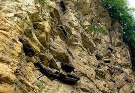 小三峽懸棺群 小三峽懸棺群