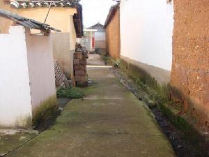 八街村[雲南省昆明安寧市八街鎮八街村委會]