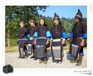 空申超短裙苗寨