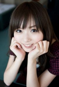 秋川露依 秋川露依