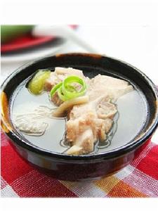 絲瓜蘑菇排骨湯 絲瓜蘑菇排骨湯