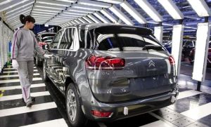 維戈生產基地，雪鐵龍C4生產現場：工作人員嚴格把控質量