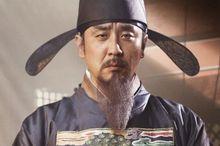 電影《雙面君王》里的許筠（柳承龍 飾）