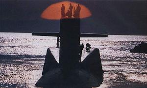 （圖）夜幕下的中國406號核潛艇