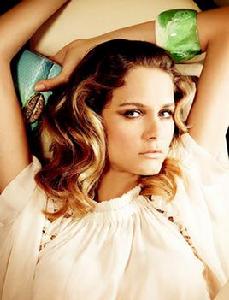 芙拉維婭·奧利維拉 芙拉維婭·奧利維拉