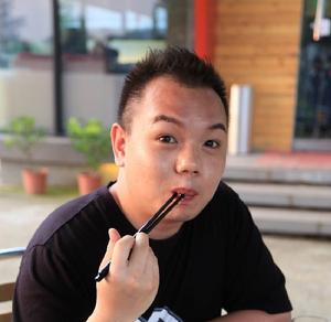 施拉拉 集訓隊伙房兵,愛吃美食奴