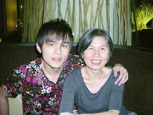 （圖）周杰倫和媽媽