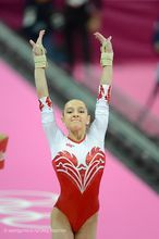 2012年倫敦奧運會，科莫娃輕鬆完成跳馬
