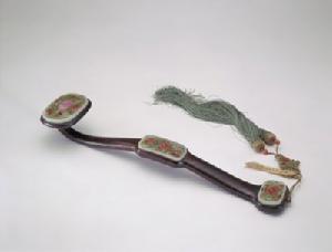 紫檀木嵌寶石花卉三鑲如意