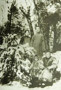 陳隆恪一家三口和父親陳三立在廬山